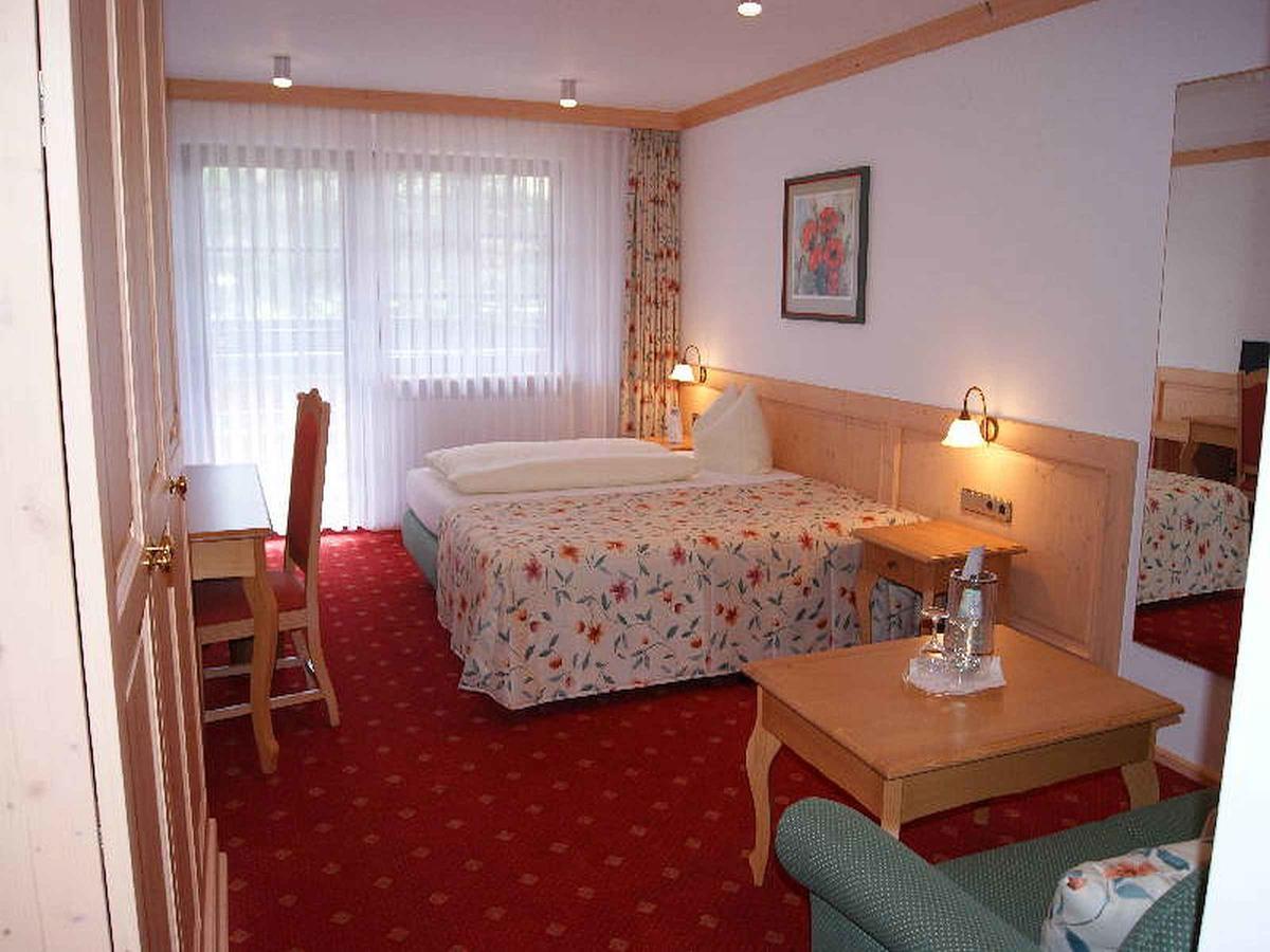 Hotel-Gasthof Zum Suessen Grund アルプシュタット エクステリア 写真