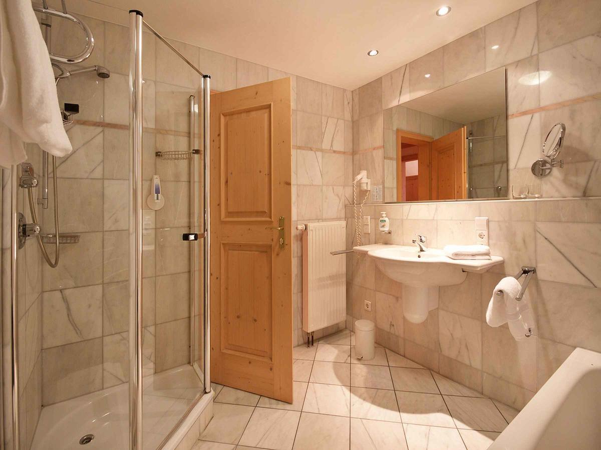 Hotel-Gasthof Zum Suessen Grund アルプシュタット エクステリア 写真