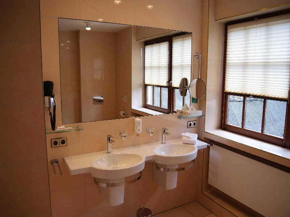 Hotel-Gasthof Zum Suessen Grund アルプシュタット エクステリア 写真